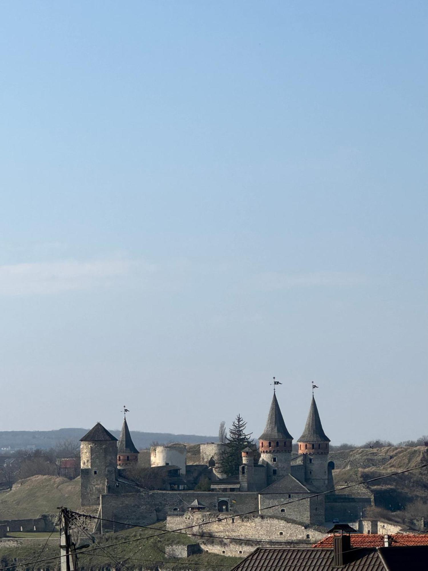 Tisnyi 7 Guest House Kamianets-Podilskyi Exterior foto