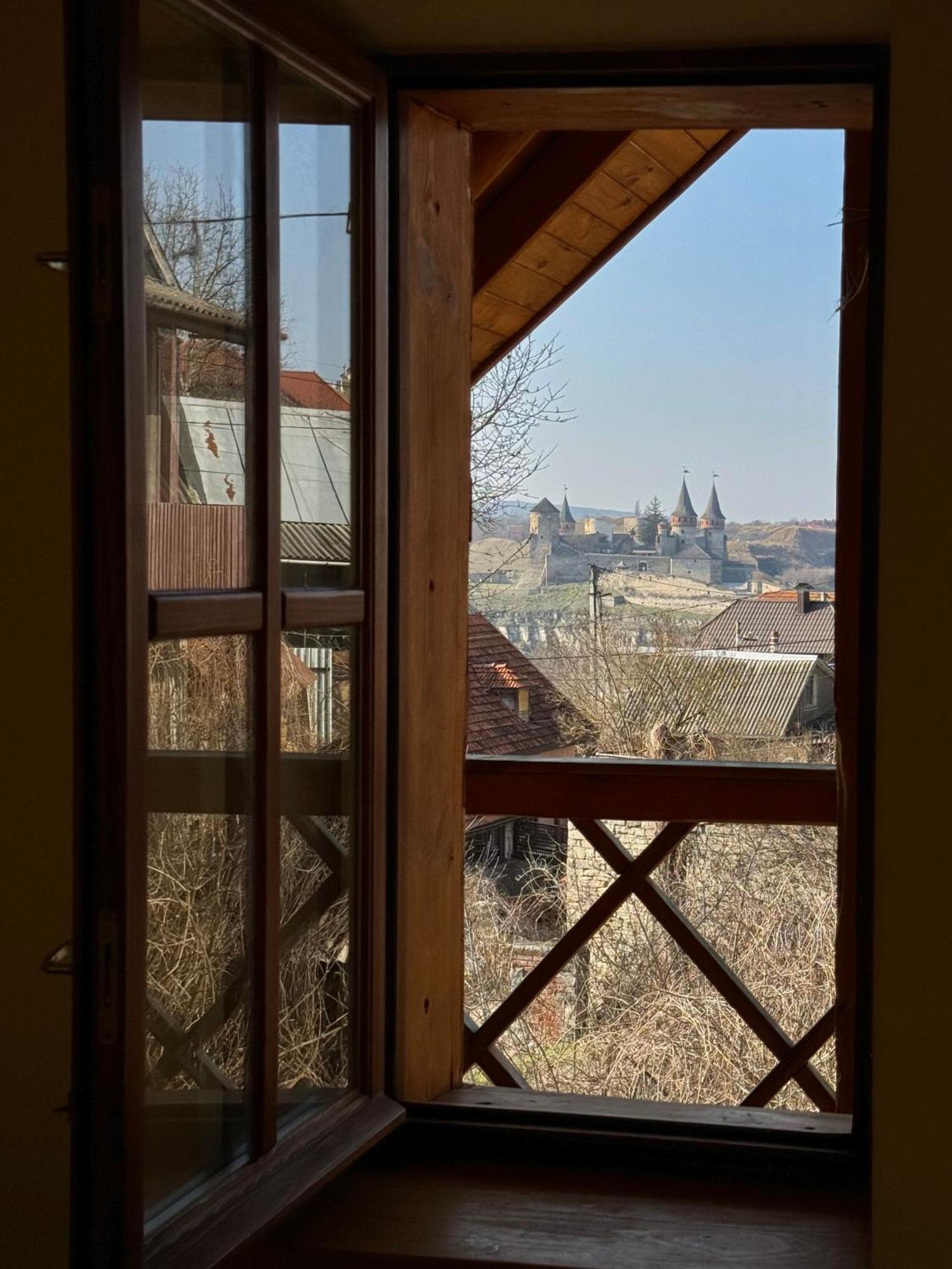 Tisnyi 7 Guest House Kamianets-Podilskyi Exterior foto